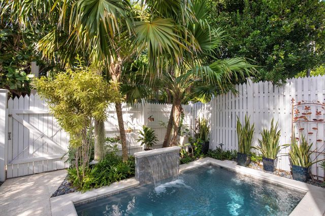 807 Washington St Apt 101, Key West, FL 33040