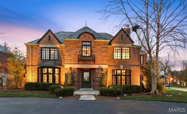 62 Lake Forest Drive, Richmond Heights, MO 63117