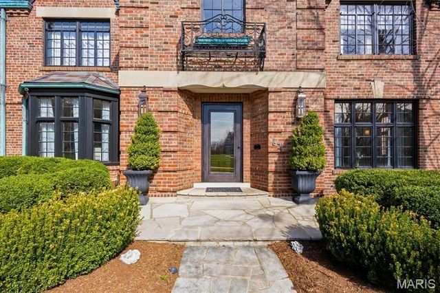 62 Lake Forest Drive, Richmond Heights, MO 63117