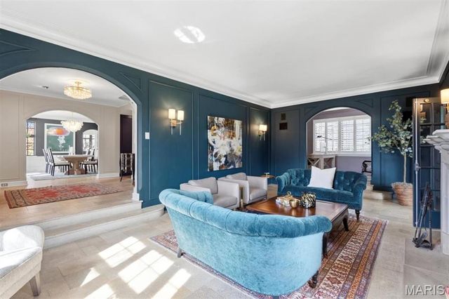 62 Lake Forest Drive, Richmond Heights, MO 63117