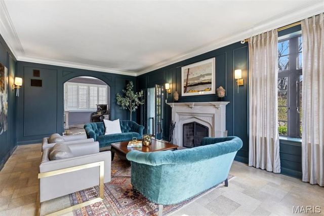 62 Lake Forest Drive, Richmond Heights, MO 63117