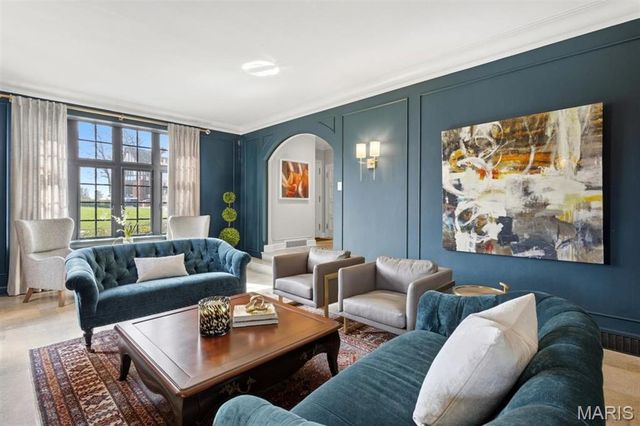 62 Lake Forest Drive, Richmond Heights, MO 63117