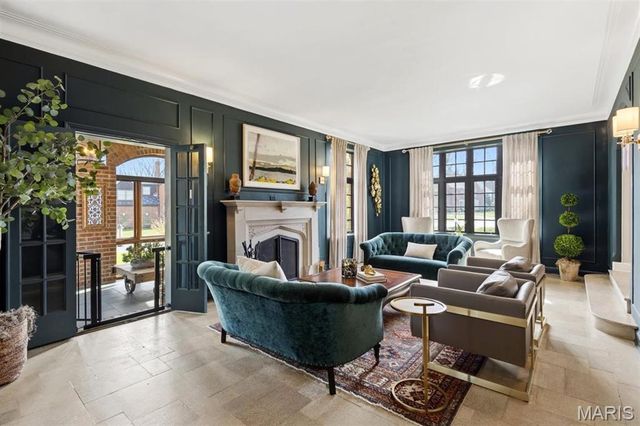 62 Lake Forest Drive, Richmond Heights, MO 63117