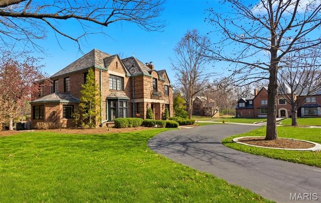 62 Lake Forest Drive, Richmond Heights, MO 63117