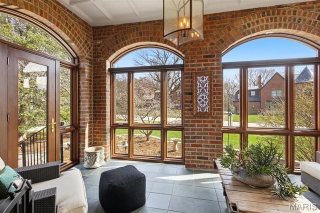 62 Lake Forest Drive, Richmond Heights, MO 63117