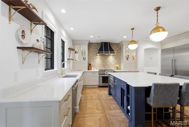 62 Lake Forest Drive, Richmond Heights, MO 63117