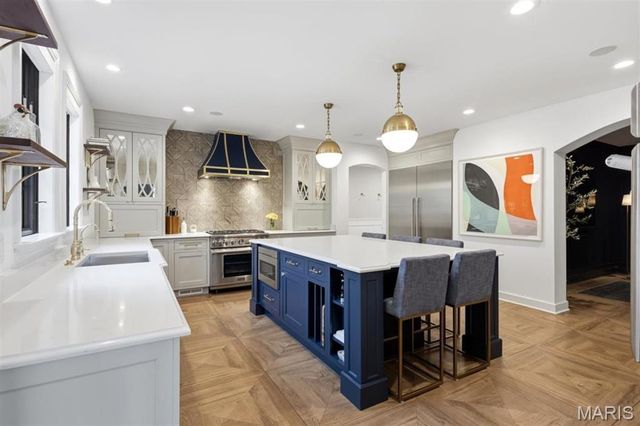 62 Lake Forest Drive, Richmond Heights, MO 63117