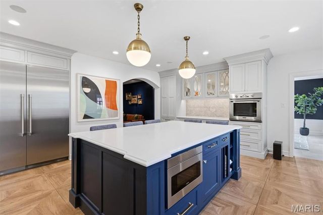 62 Lake Forest Drive, Richmond Heights, MO 63117