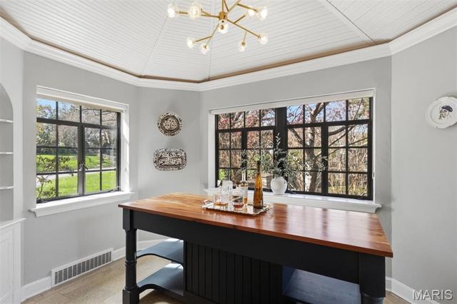 62 Lake Forest Drive, Richmond Heights, MO 63117