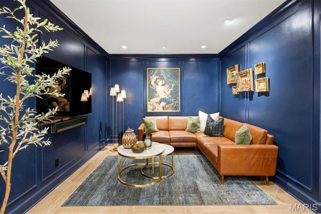 62 Lake Forest Drive, Richmond Heights, MO 63117