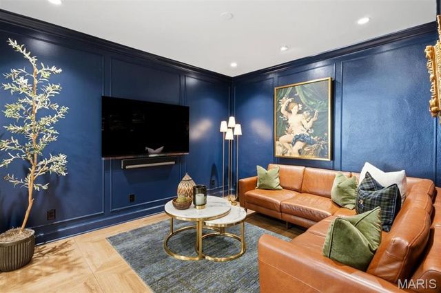 62 Lake Forest Drive, Richmond Heights, MO 63117