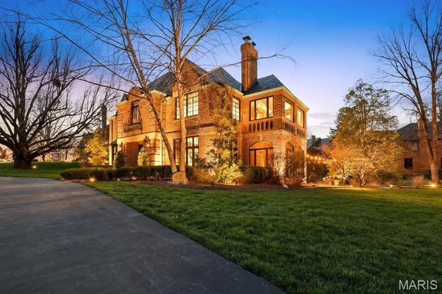 62 Lake Forest Drive, Richmond Heights, MO 63117