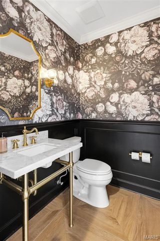 62 Lake Forest Drive, Richmond Heights, MO 63117