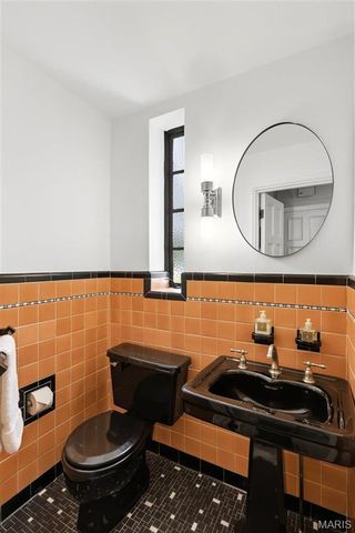 62 Lake Forest Drive, Richmond Heights, MO 63117