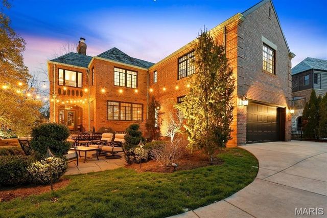 62 Lake Forest Drive, Richmond Heights, MO 63117