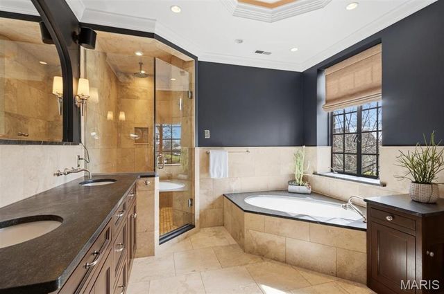 62 Lake Forest Drive, Richmond Heights, MO 63117