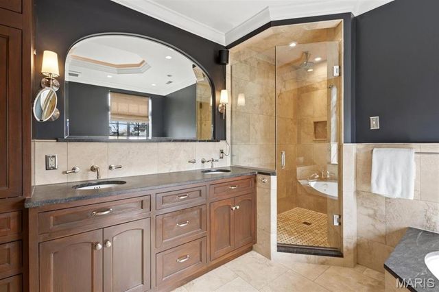 62 Lake Forest Drive, Richmond Heights, MO 63117