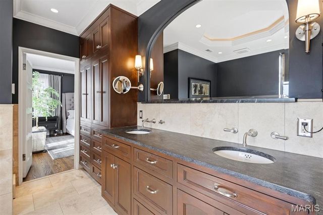 62 Lake Forest Drive, Richmond Heights, MO 63117