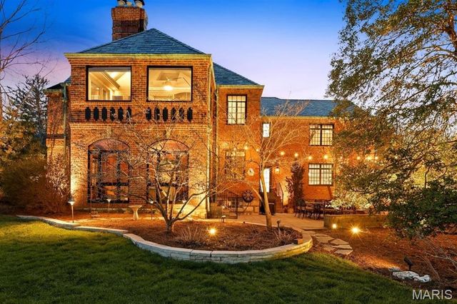 62 Lake Forest Drive, Richmond Heights, MO 63117