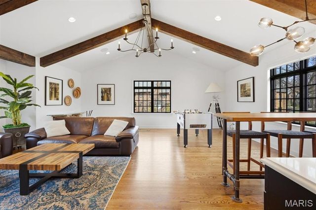 62 Lake Forest Drive, Richmond Heights, MO 63117