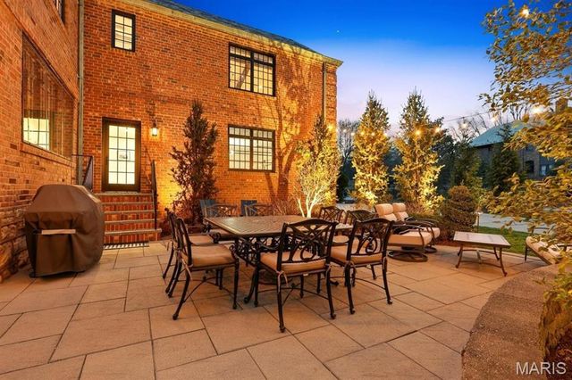 62 Lake Forest Drive, Richmond Heights, MO 63117