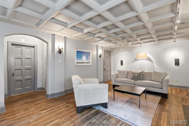 62 Lake Forest Drive, Richmond Heights, MO 63117