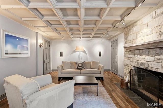 62 Lake Forest Drive, Richmond Heights, MO 63117