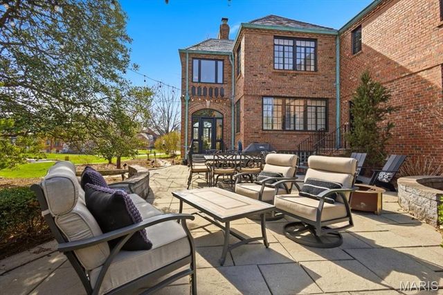 62 Lake Forest Drive, Richmond Heights, MO 63117