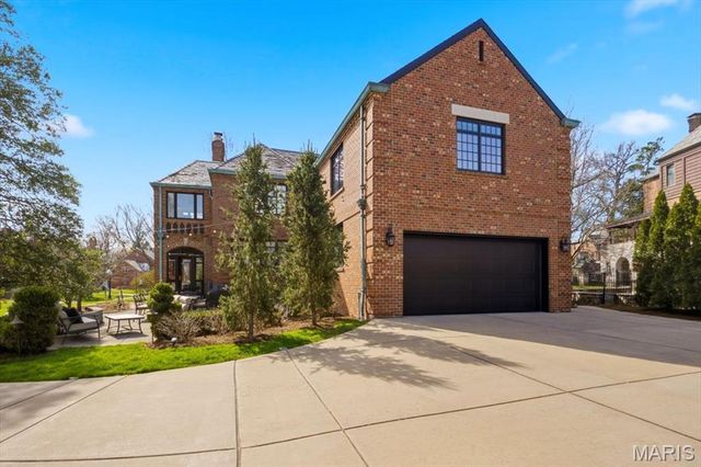 62 Lake Forest Drive, Richmond Heights, MO 63117