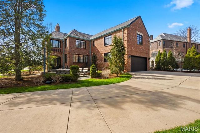 62 Lake Forest Drive, Richmond Heights, MO 63117