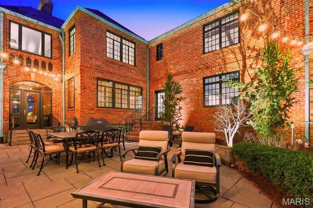 62 Lake Forest Drive, Richmond Heights, MO 63117