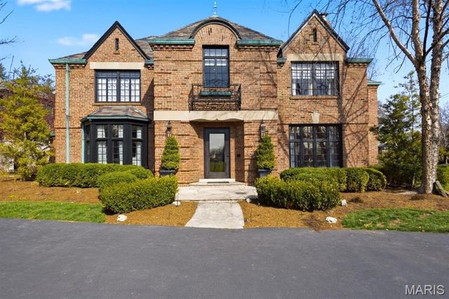 62 Lake Forest Drive, Richmond Heights, MO 63117