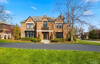 62 Lake Forest Drive, Richmond Heights, MO 63117