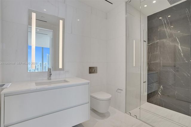 300 Biscayne Boulevard Way 2105W, Miami, FL 33131