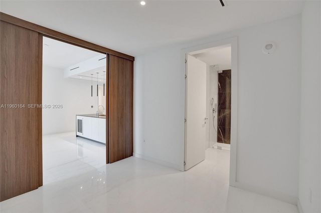 300 Biscayne Boulevard Way 2105W, Miami, FL 33131