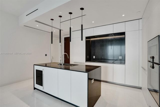 300 Biscayne Boulevard Way 2105W, Miami, FL 33131