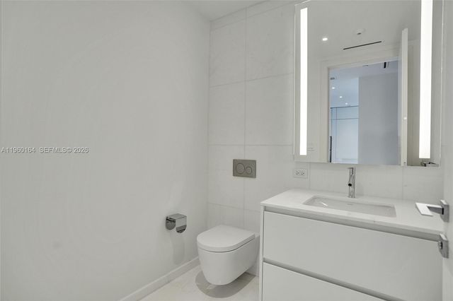 300 Biscayne Boulevard Way 2105W, Miami, FL 33131