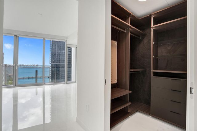 300 Biscayne Boulevard Way 2105W, Miami, FL 33131