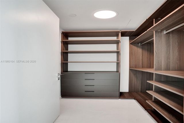 300 Biscayne Boulevard Way 2105W, Miami, FL 33131