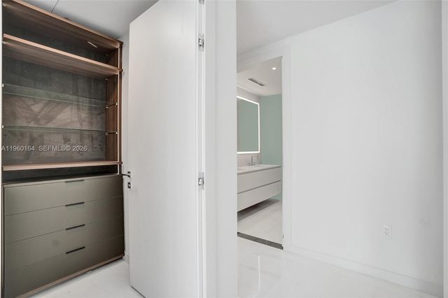 300 Biscayne Boulevard Way 2105W, Miami, FL 33131