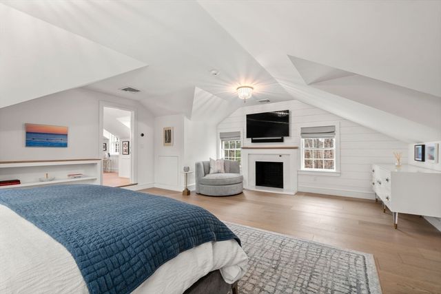 389 Grove St, Needham, MA 02492