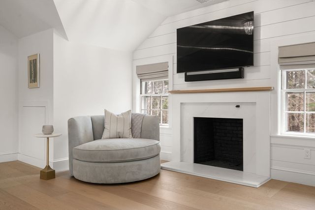 389 Grove St, Needham, MA 02492