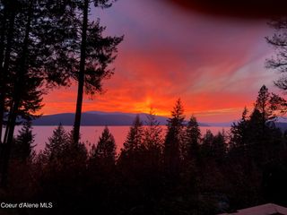 707 Eagen Mountain Dr, Hope, ID 83836