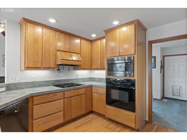 561 Nw EVANS St, Sheridan, OR 97378