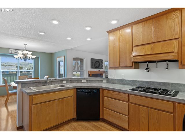 561 Nw EVANS St, Sheridan, OR 97378