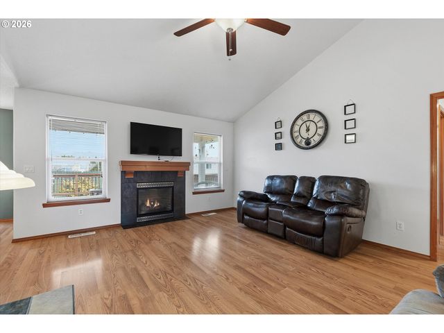 561 Nw EVANS St, Sheridan, OR 97378