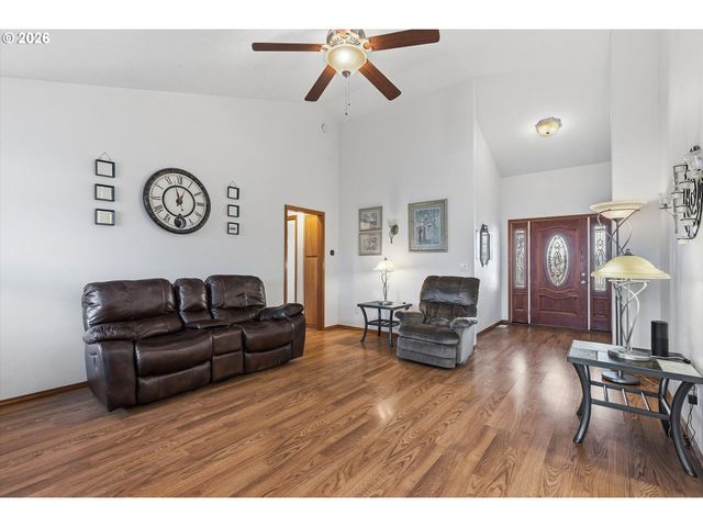 561 Nw EVANS St, Sheridan, OR 97378
