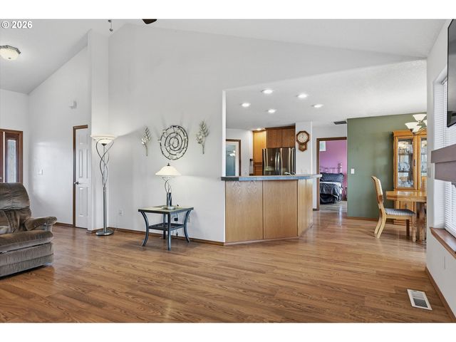 561 Nw EVANS St, Sheridan, OR 97378