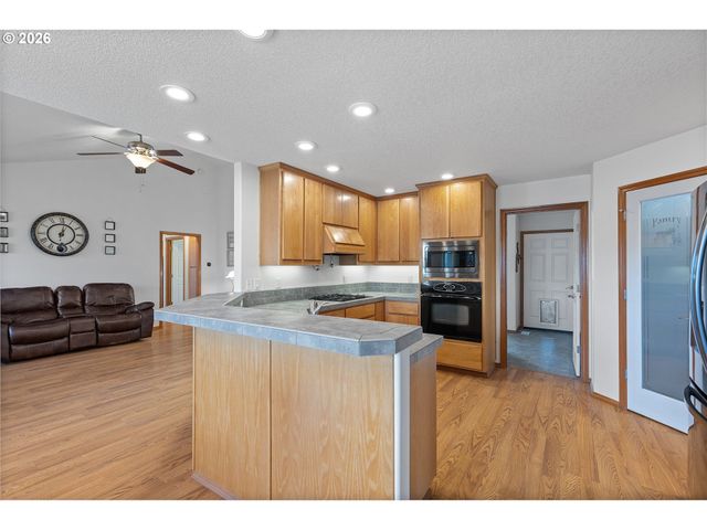 561 Nw EVANS St, Sheridan, OR 97378