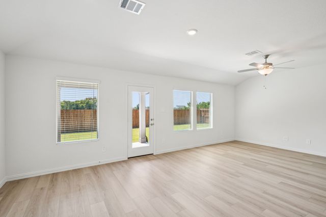 1022 Eagle Run Lane, Lavon, TX 75166